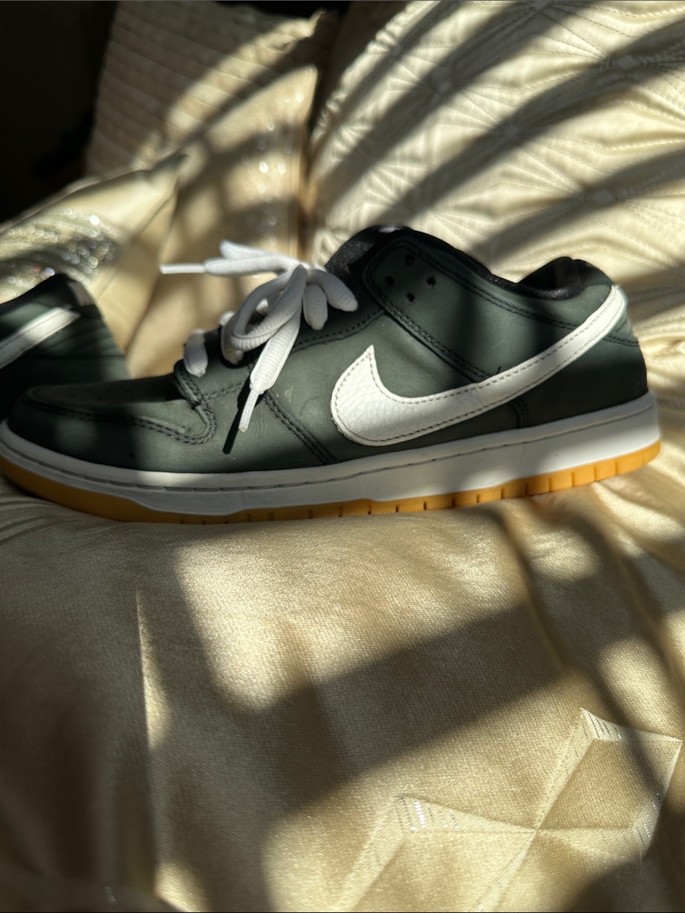 Nike Low-Top Sneaker in Dark gray, White & Gum